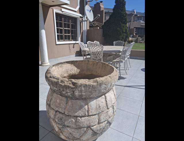 2 BEDROOM TOWNHOUSE FOR SALE IN PEACEHAVEN
